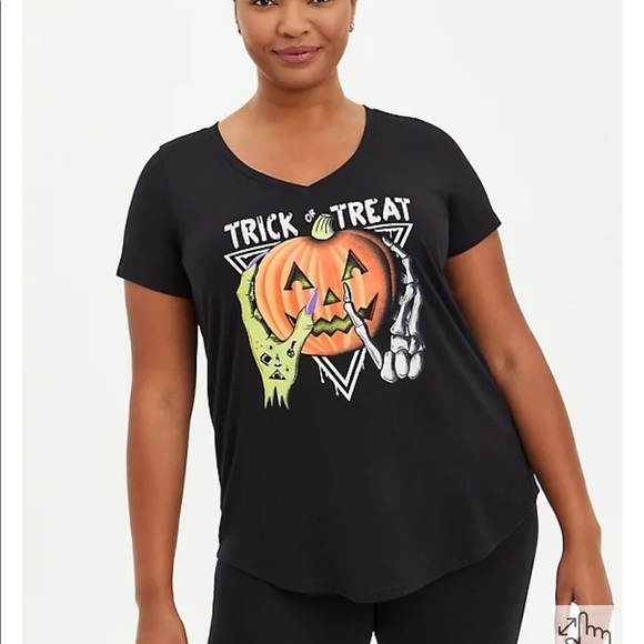 torrid Tops - NWT Torrid Trick Or Treat Graphic Halloween V Neck Tee